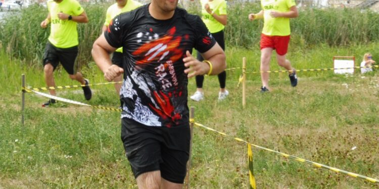 Tarnobrzeg. Przez błoto, piach i wodę do mety. Za nami tegoroczny Run fit