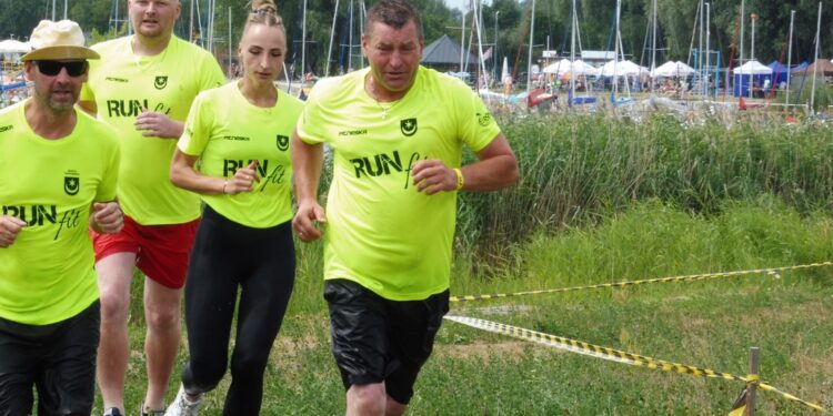 Tarnobrzeg. Przez błoto, piach i wodę do mety. Za nami tegoroczny Run fit