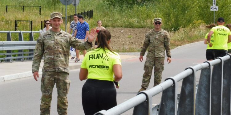 Tarnobrzeg. Przez błoto, piach i wodę do mety. Za nami tegoroczny Run fit