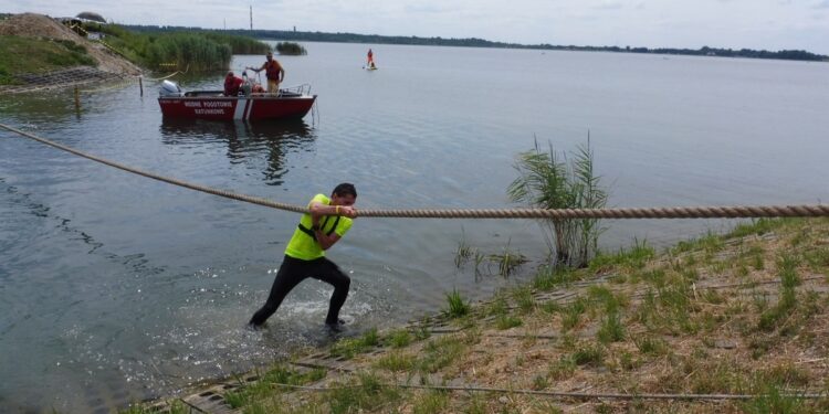 Tarnobrzeg. Przez błoto, piach i wodę do mety. Za nami tegoroczny Run fit