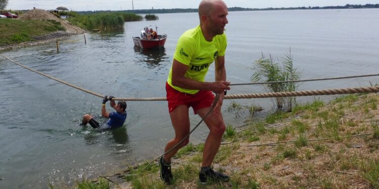 Tarnobrzeg. Przez błoto, piach i wodę do mety. Za nami tegoroczny Run fit