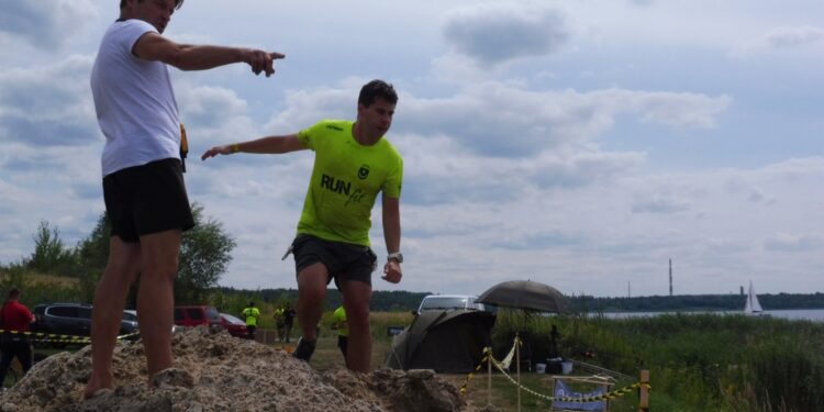 Tarnobrzeg. Przez błoto, piach i wodę do mety. Za nami tegoroczny Run fit