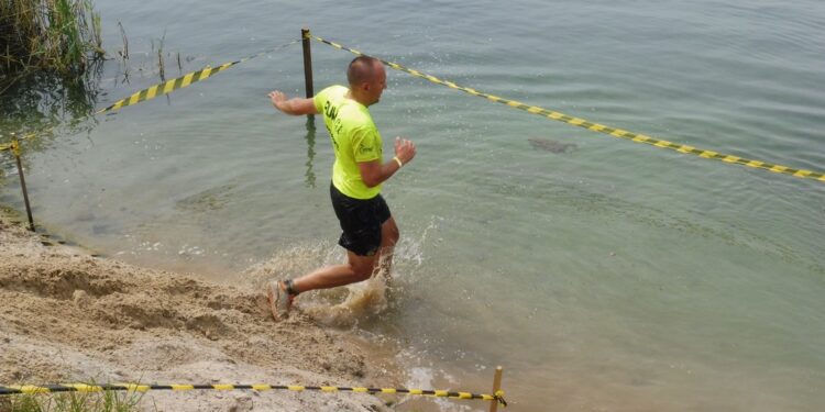 Tarnobrzeg. Przez błoto, piach i wodę do mety. Za nami tegoroczny Run fit