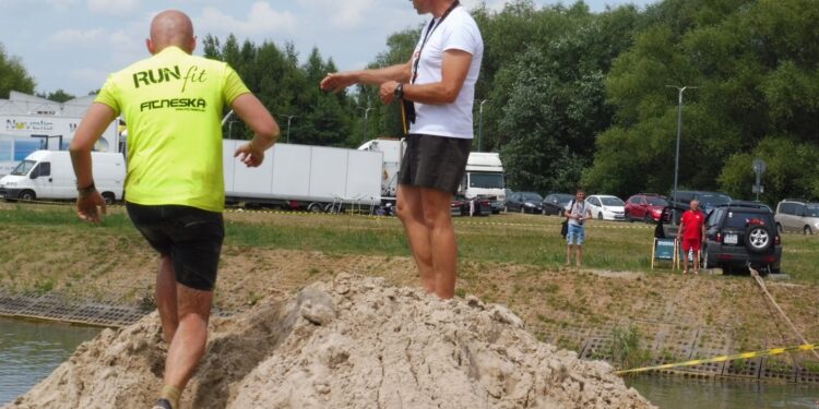 Tarnobrzeg. Przez błoto, piach i wodę do mety. Za nami tegoroczny Run fit