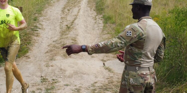 Tarnobrzeg. Przez błoto, piach i wodę do mety. Za nami tegoroczny Run fit