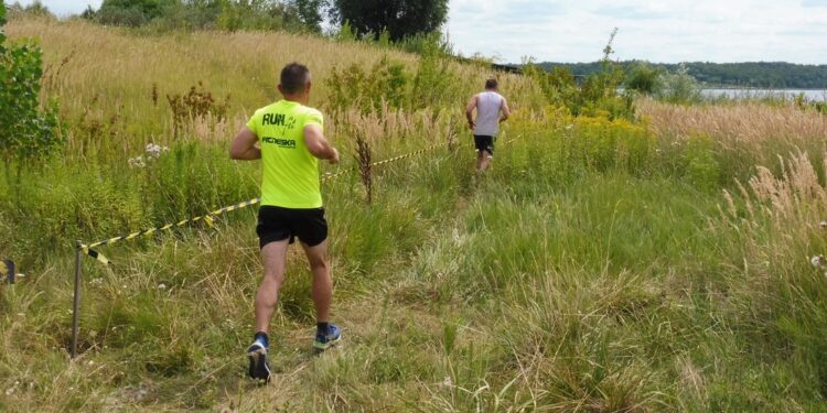 Tarnobrzeg. Przez błoto, piach i wodę do mety. Za nami tegoroczny Run fit