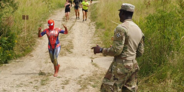 Tarnobrzeg. Przez błoto, piach i wodę do mety. Za nami tegoroczny Run fit