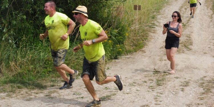 Tarnobrzeg. Przez błoto, piach i wodę do mety. Za nami tegoroczny Run fit