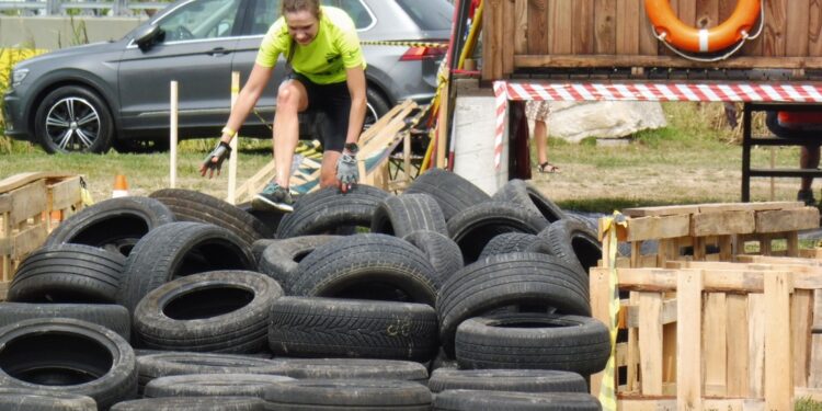 Tarnobrzeg. Przez błoto, piach i wodę do mety. Za nami tegoroczny Run fit