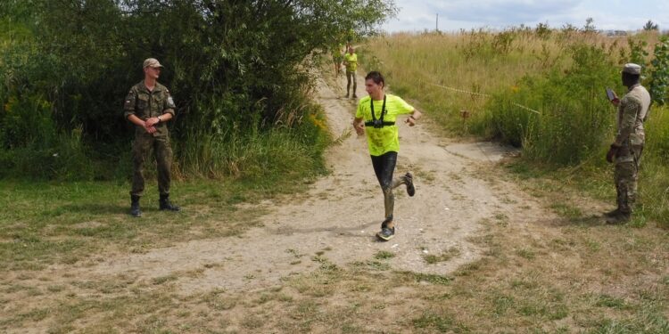 Tarnobrzeg. Przez błoto, piach i wodę do mety. Za nami tegoroczny Run fit