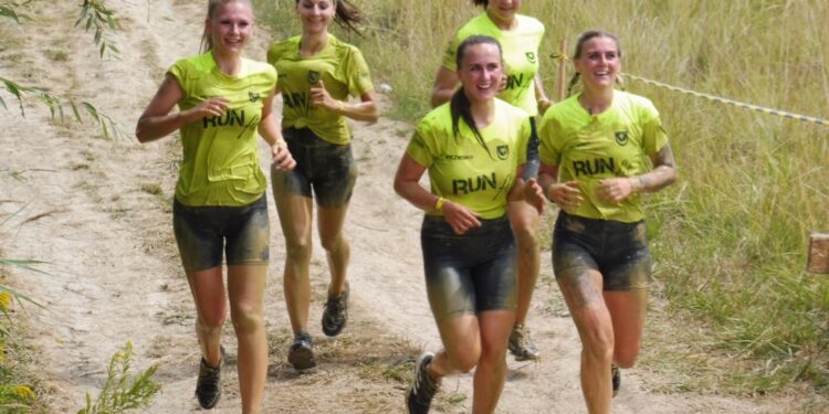 Tarnobrzeg. Przez błoto, piach i wodę do mety. Za nami tegoroczny Run fit
