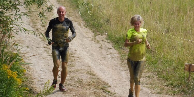 Tarnobrzeg. Przez błoto, piach i wodę do mety. Za nami tegoroczny Run fit