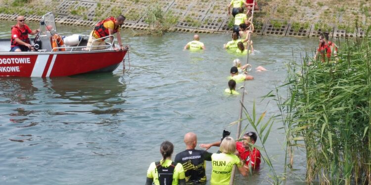 Tarnobrzeg. Przez błoto, piach i wodę do mety. Za nami tegoroczny Run fit