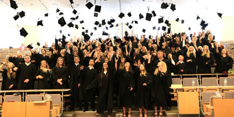 Tarnobrzeg: Zakończenie roku akademickiego w  Państwowej Uczelni Zawodowej