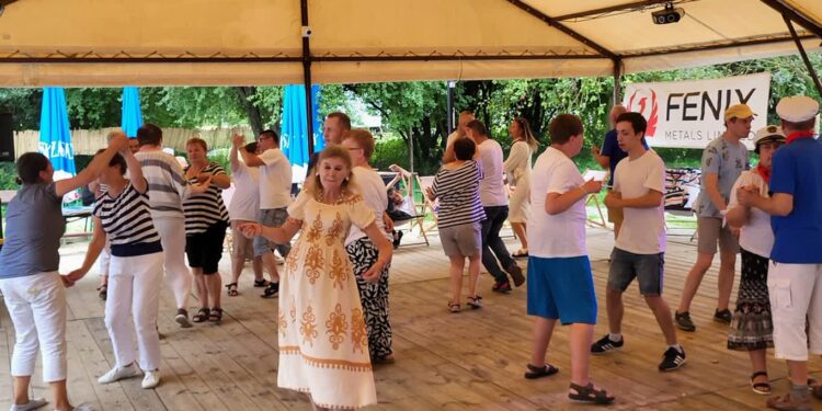 Tarnobrzeg. Żeglarski piknik dla uczestników ŚDSów nad Jeziorem Tarnobrzeskim