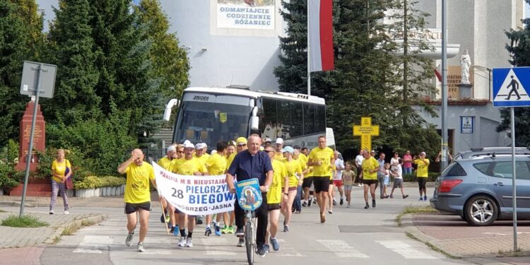 Tarnobrzeg: Pątnicy pobiegli do Częstochowy