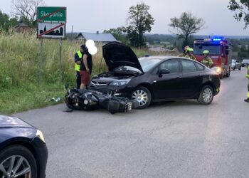 Baranów Sandomierski. Szaleńcza ucieczka motocyklem przed policją. Motocyklista miał sporo na sumieniu
