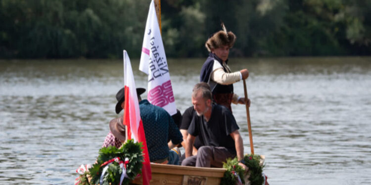 Ulanów: Na wody wypłynęły kolejne łodzie flisackie