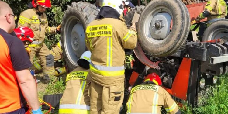 Sandomierz: Mężczyzna przygnieciony przez ciągnik