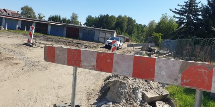 Tarnobrzeg: Remontują ulicę 12 Października. Mieszkańcom przeszkadzają niedogodności