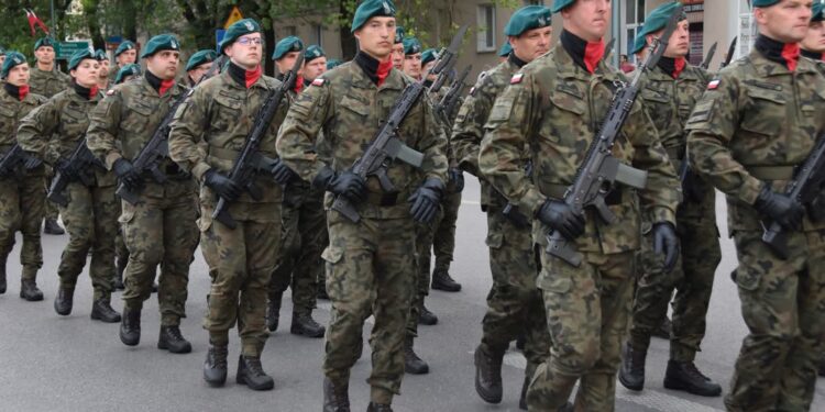 Stalowa Wola, Nisko: Święto Wojska Polskiego z defiladą i salwą honorową