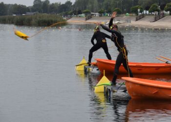 Tarnobrzeg. Strażaccy płetwonurkowie rywalizowali na Jeziorze Tarnobrzeskim