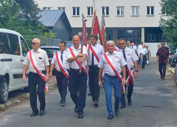 Stalowa Wola: Uczcili pod krzyżem kolejną rocznicę powstania Solidarności i strajków w HSW