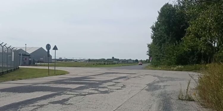 Mielec:  Jest nazwa dla  istniejącej drogi wewnętrznej – ulica Startowa