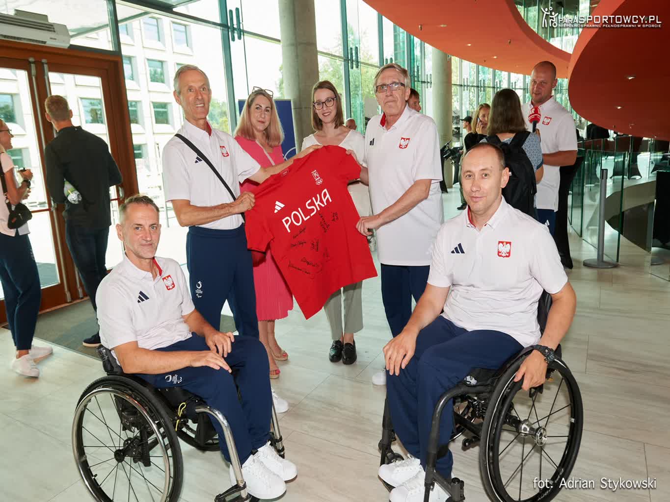 Maciej Nalepka pierwszy od lewej