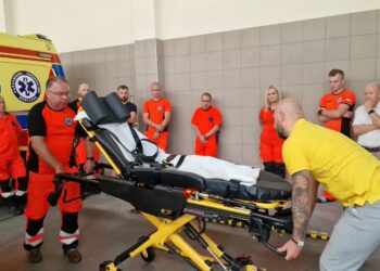 Mielec: Nowoczesne nosze w  nowych karetkach