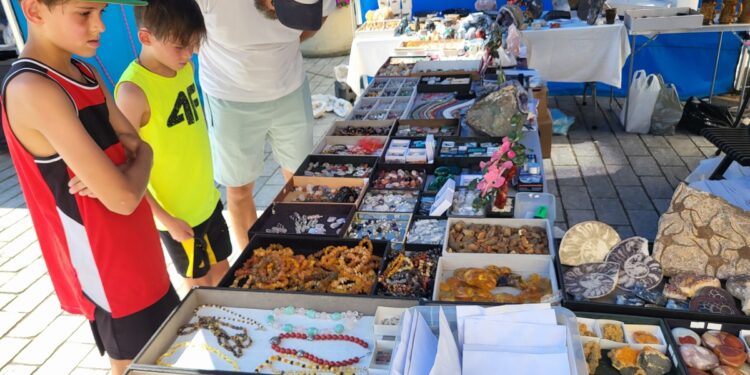 Tarnobrzeg. Giełda minerałów przez zamkiem