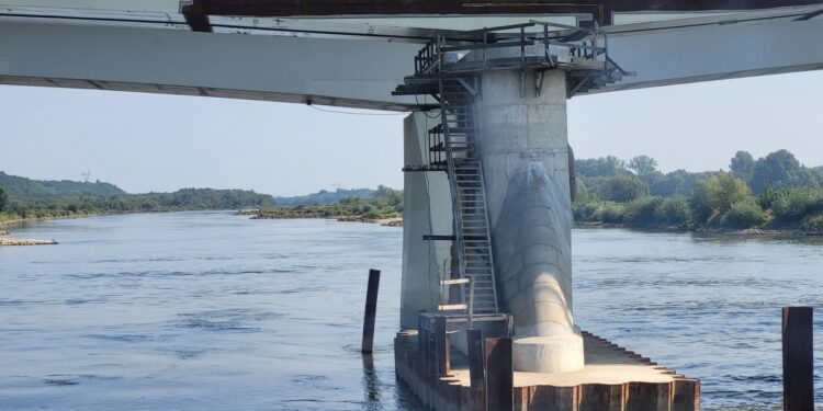 Sandomierz. Budowa nowego mostu przez Wisłę postępuje
