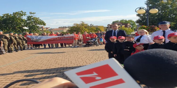 Tarnobrzeg:  Odpalono race dymne, zawyły syreny (ZDJĘCIA)