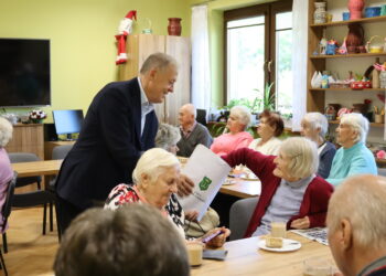 Tuszów Narodowy: Słoneczna Jesień Życia