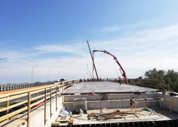 Budowa mostu w Sandomierzu – roboty betoniarskie na półmetku