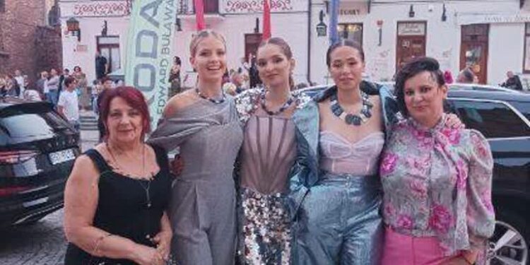 Sandomierz: Biżuteria sandomierskich artystów na pokazie mody [ZDJĘCIA]