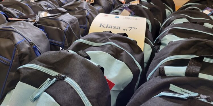 Sandomierz. Tornister pełen uśmiechu – akcja Caritas