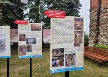 Sandomierz: Wystawa „Szlaki Sandomierskiego dziedzictwa” w ogrodzie Domu Długosza