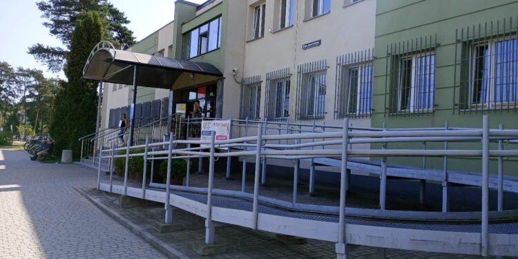 Stalowa Wola: Trzech chętnych na usunięcie barier architektonicznych w Ambulatorium