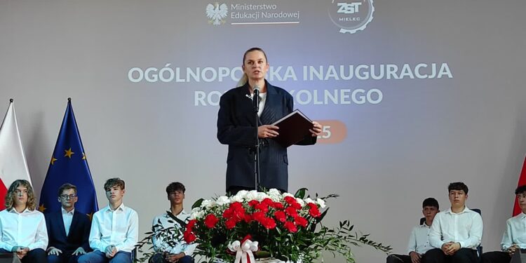 Mielec: Ogólnopolskie rozpoczęcie roku szkolnego z udziałem minister edukacji Barbary Nowackiej