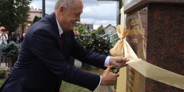 Tuszów Narodowy: Poświecenie figury świętego Michała Archanioła