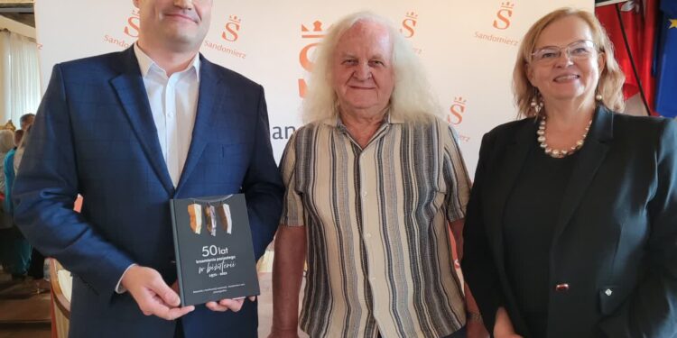 Sandomierz: O krzemieniu pasiastym z różnych perspektyw