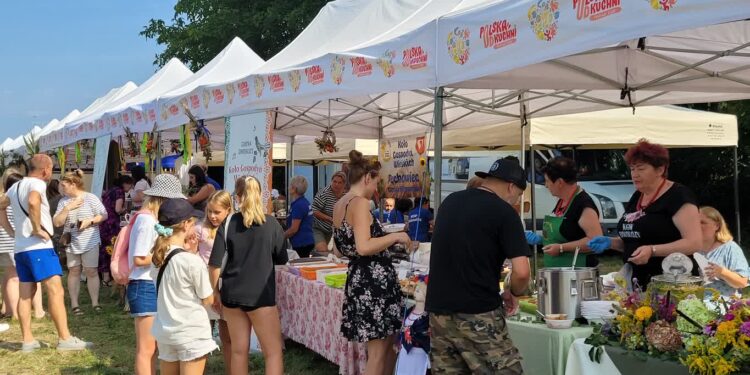 Sandomierz: Tłumy na dożynkach powiatowych. FOTOGALERIA