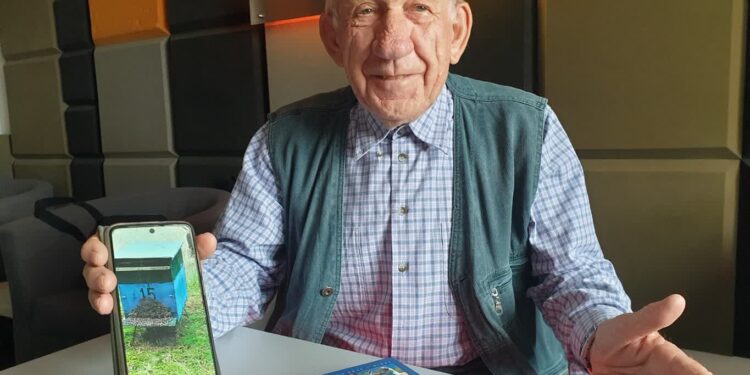 Witold Niezgoda, przewodniczący komisji rewizyjnej Rejonowego Koła Pszczelarzy w Tarnobrzegu.