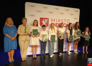 Dębica: Stypendia Burmistrza za wybitne osiągnięcia edukacyjne, artystyczne i sportowe