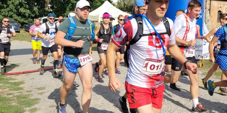 Sandomierz: Pobiegli wśród winorośli i sadów pełnych owoców.