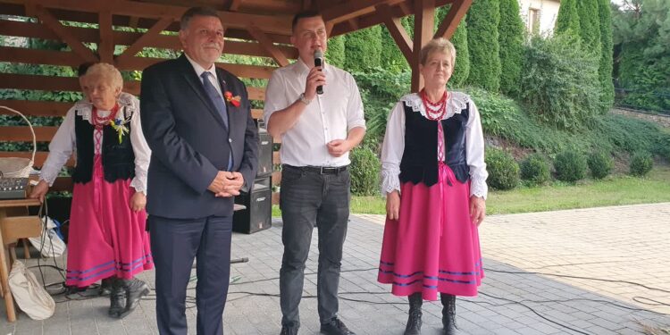 Gorzyczany: Dziękowali za pracę w sadzie i na roli.