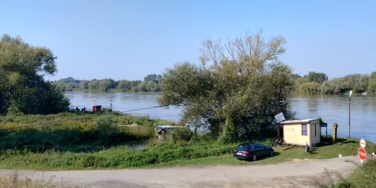 Tarnobrzeg: Poziom wody w Wiśle w Tarnobrzegu powoli się obniża