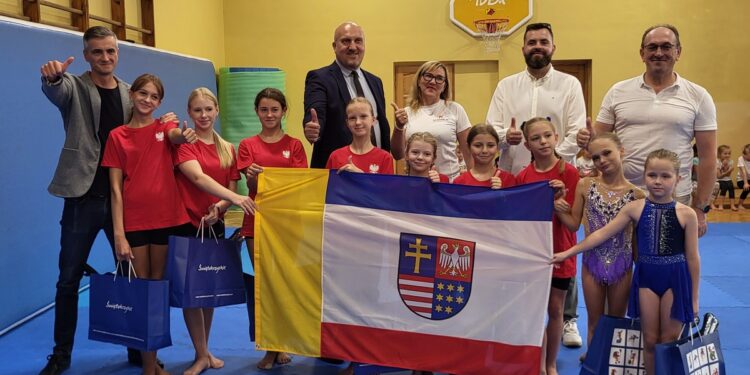 Sandomierz. Młode akrobatki jadą na Mistrzostwa Świata Fit Kids do Chorwacji