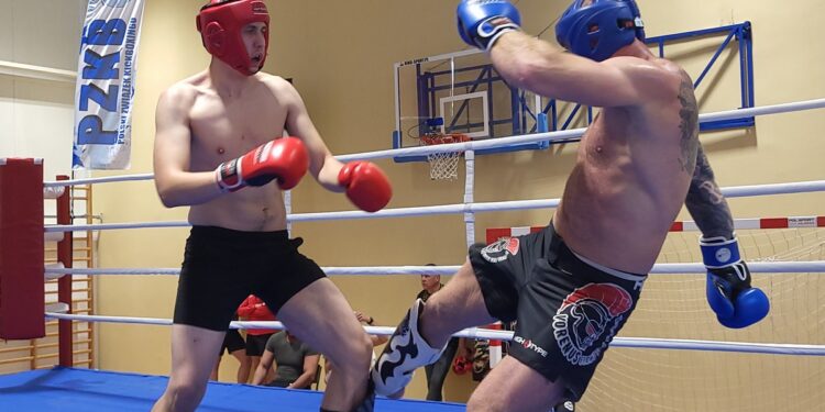 Nowa Dęba. Służby mundurowe rywalizowały w kicboxingu